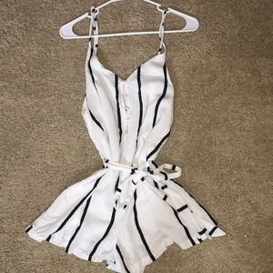 Black and white romper size XL